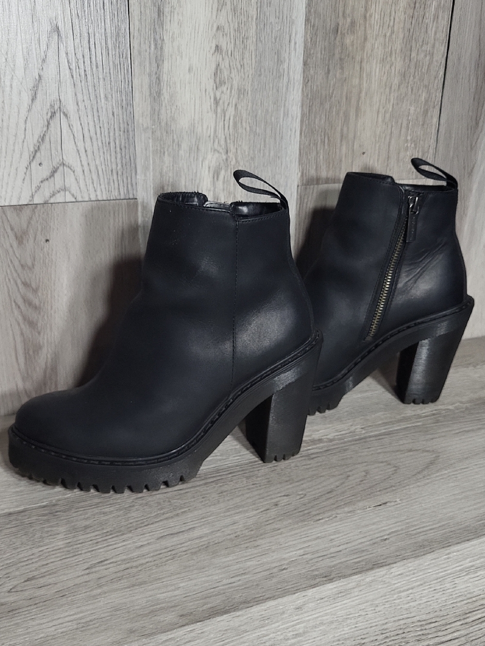 Dr Martens Magdalena Womens 6 Leather Chelsea Ankle Boots Chunky Heel Moto Y2K - Picture 4 of 11
